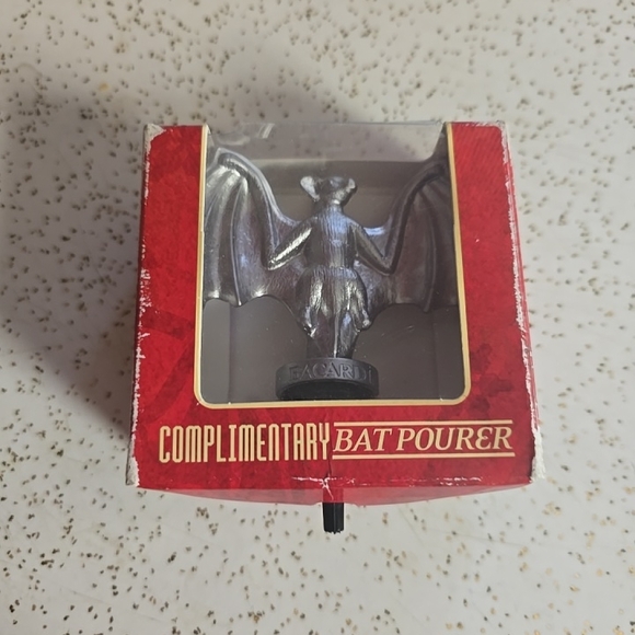 Bacardi Silver Bat Pourer - Picture 1 of 1